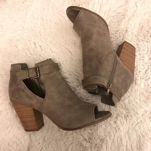 Tan Peep-Toe Block Heels Size 9